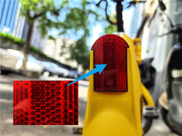 图 5：自行车上的反射器丨责编拍摄制图