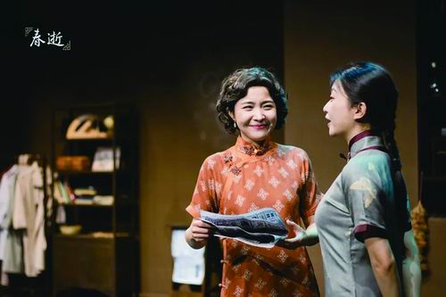 话剧《春逝》海报。