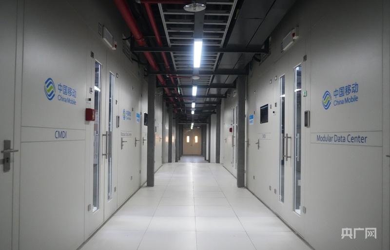 中国移动（甘肃·庆阳）数据中心N01机楼内部（央广网发 石强 摄）