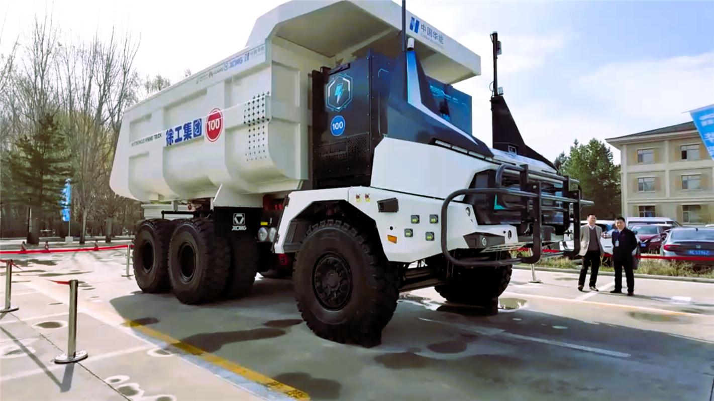 5月15日，无人纯电动矿卡展示。