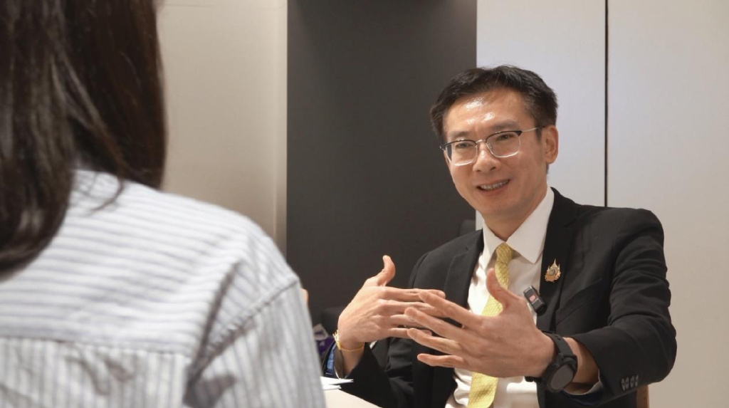 《直说中国》对话泰国高等教育与科研创新部常务秘书素帕猜