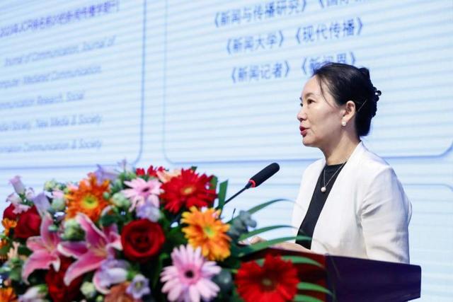 图为：清华大学新闻与传播学院教授陈昌凤