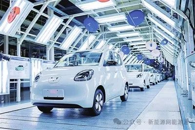 上汽通用五菱青岛分公司新能源产品下线。 企业供图