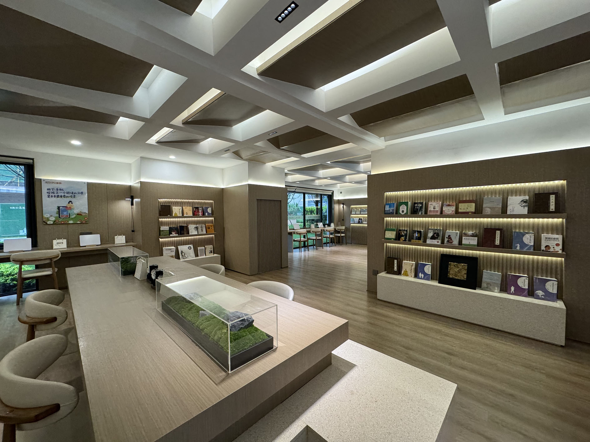 这是江西省赣州市一个小区里面的阅读空间。记者　陈柱佐　摄