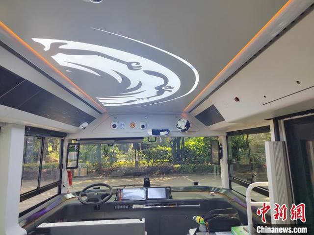 图为在成都正式亮相的首批L4级6米自动驾驶公交车内部。成都公交供图