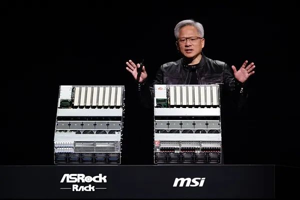 5月19日，黄仁勋在台北国际电脑展上发表主题演讲。