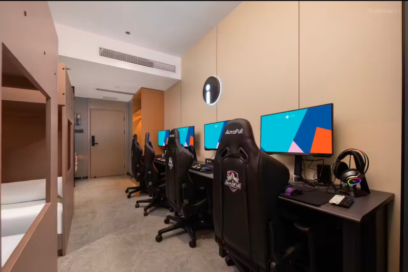 爱电竞南京南站店的电竞四人间 图源：携程