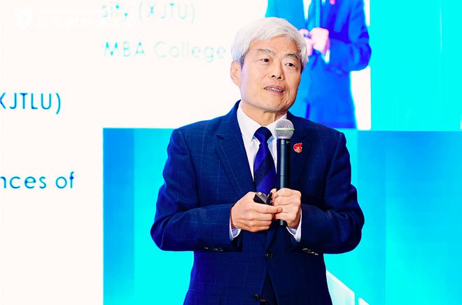 西交利物浦大学执行校长、英国利物浦大学副校长席酉民。本文图片均为 受访者 供图