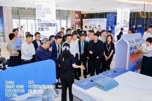 安徽省工业和信息化厅厅长冯克金视察舒福德智能床展位