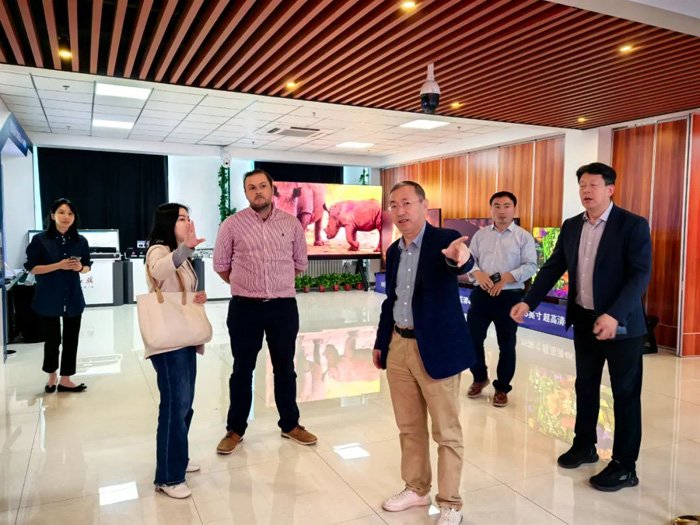 乌拉圭公司访问费尔德电子公司以寻找新的合作