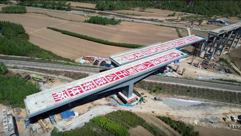 精准就位!本桓高速12000吨转体桥完成转体|高速公路_新浪财经_新浪网