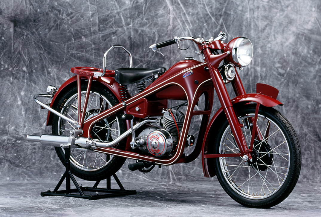 ▲ 本田首款量产摩托车 Dream D-Type