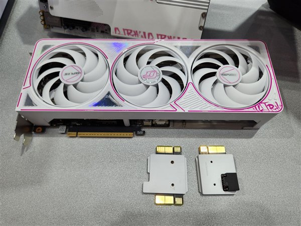 不要害怕燃烧，它很漂亮！ 16个Qicaihong图形卡供