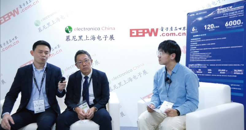 广濑（中国）运营总裁山田健（图中左二）与技术支援部总监黄进益（图中左一）