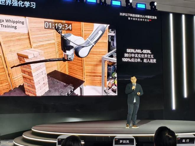 罗剑岚分享工作进展。沈湫莎摄