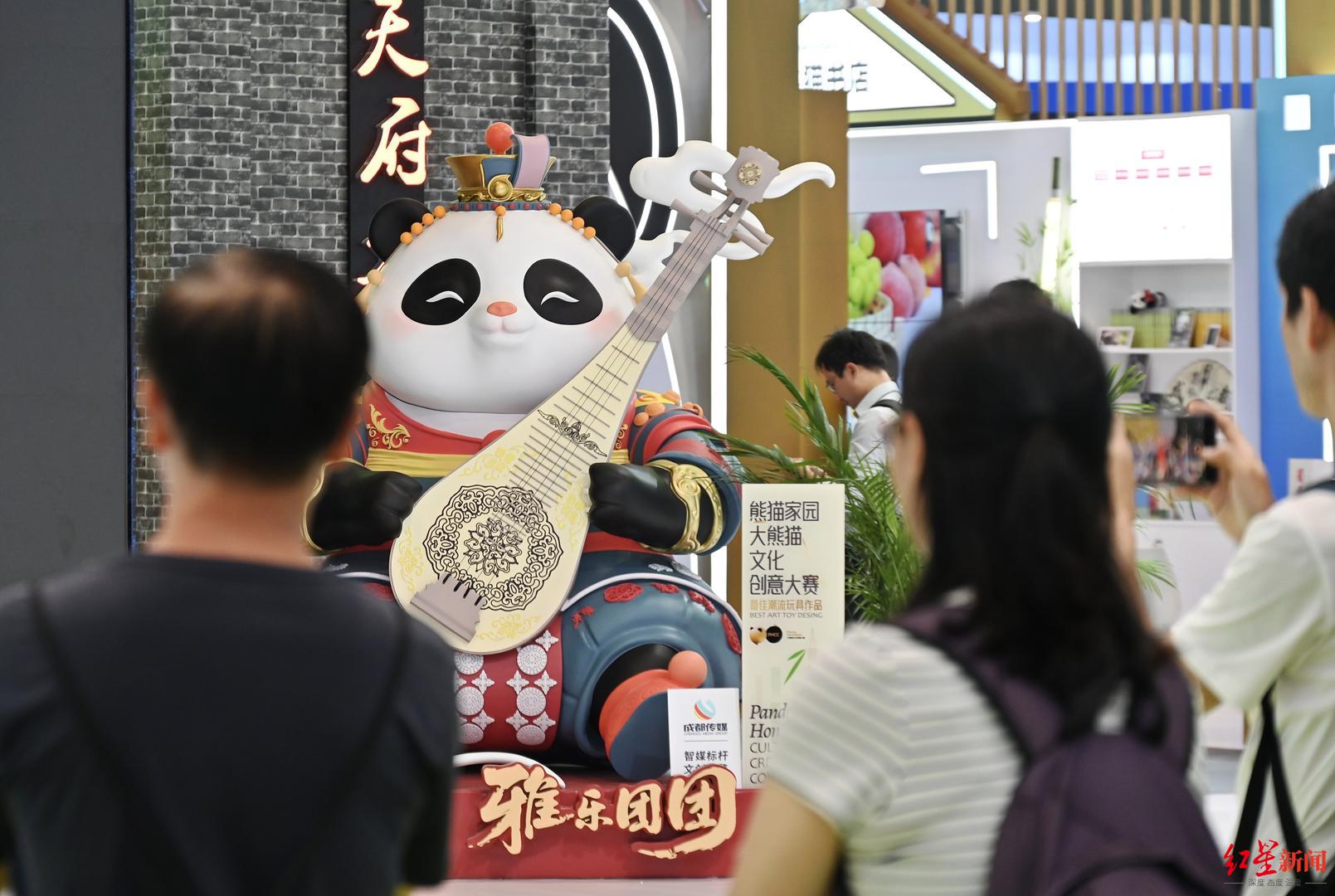 ▲古风熊猫“雅乐团团”引发打卡热潮