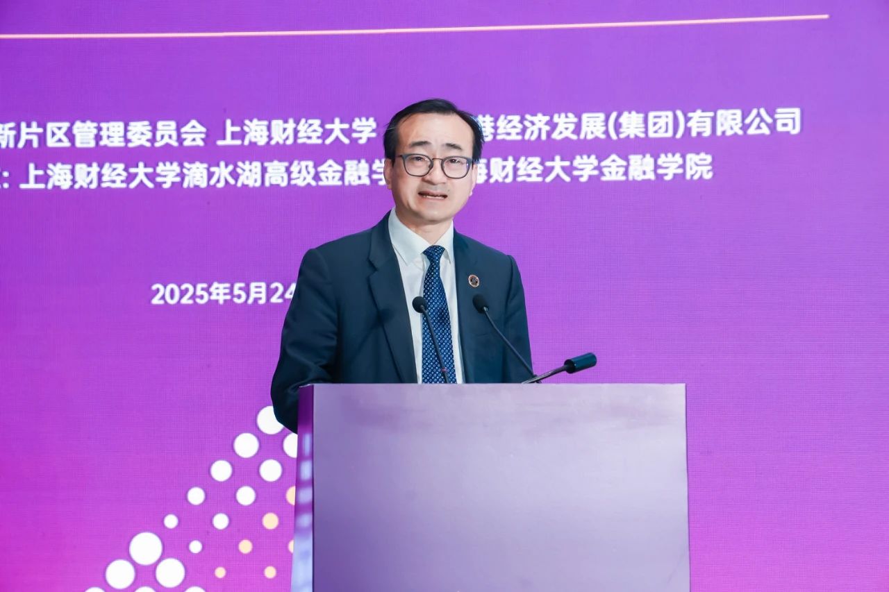 图为上海财经大学校长刘元春