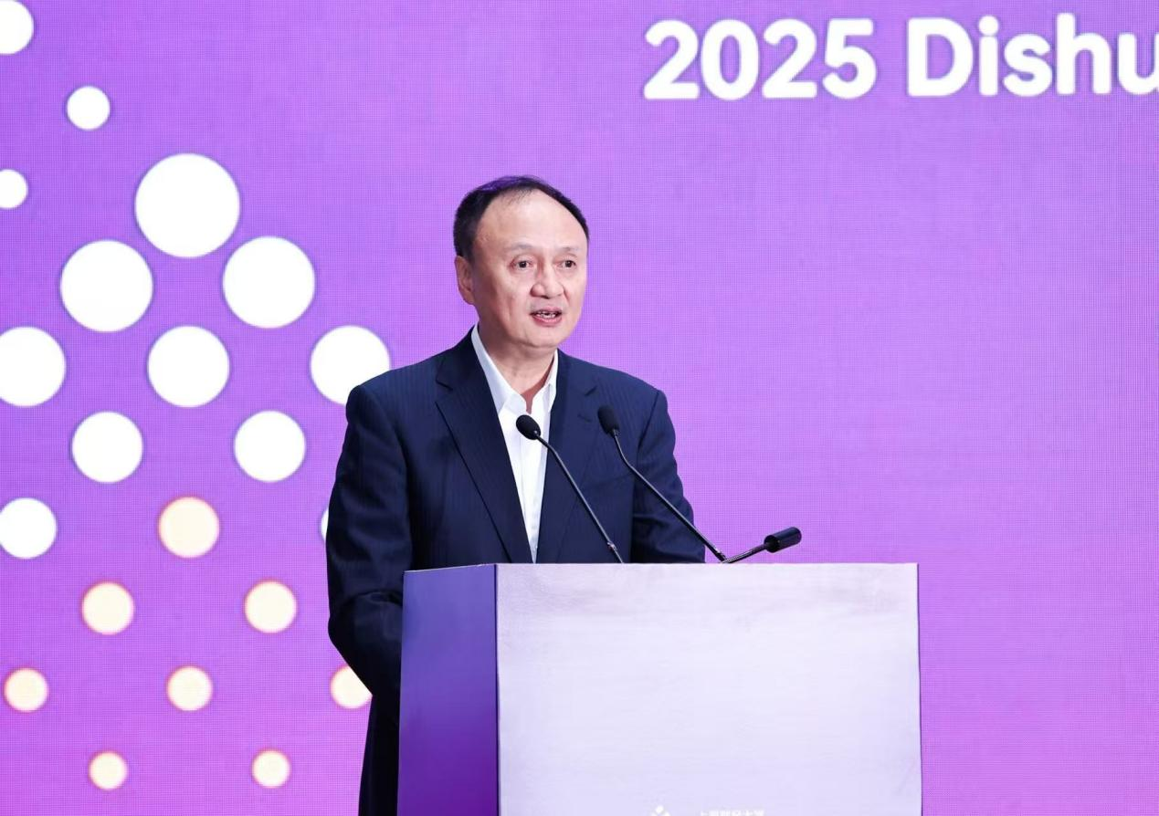 图为上海财经大学党委书记许涛