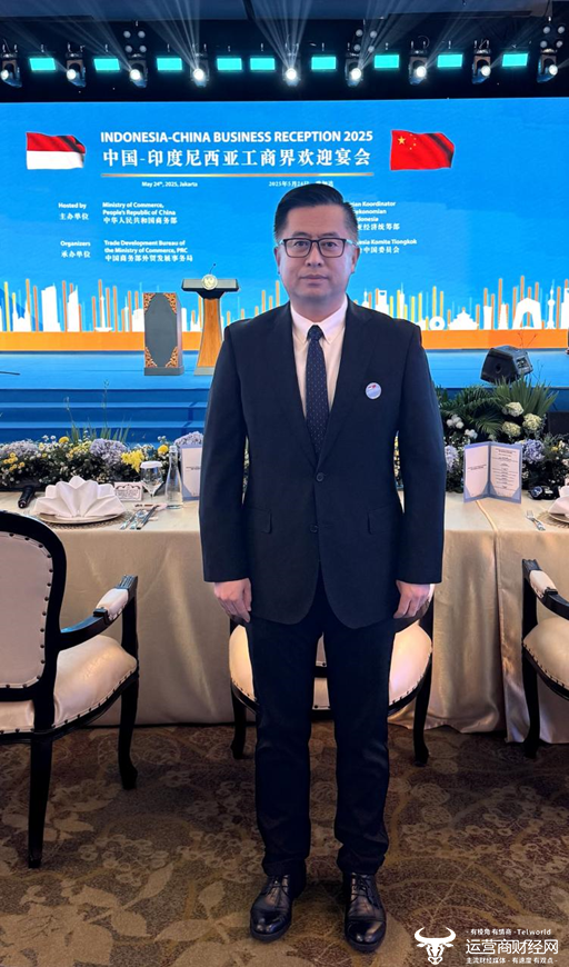 Gao Lufeng，第9号访问了印度尼西亚与团体一起探索