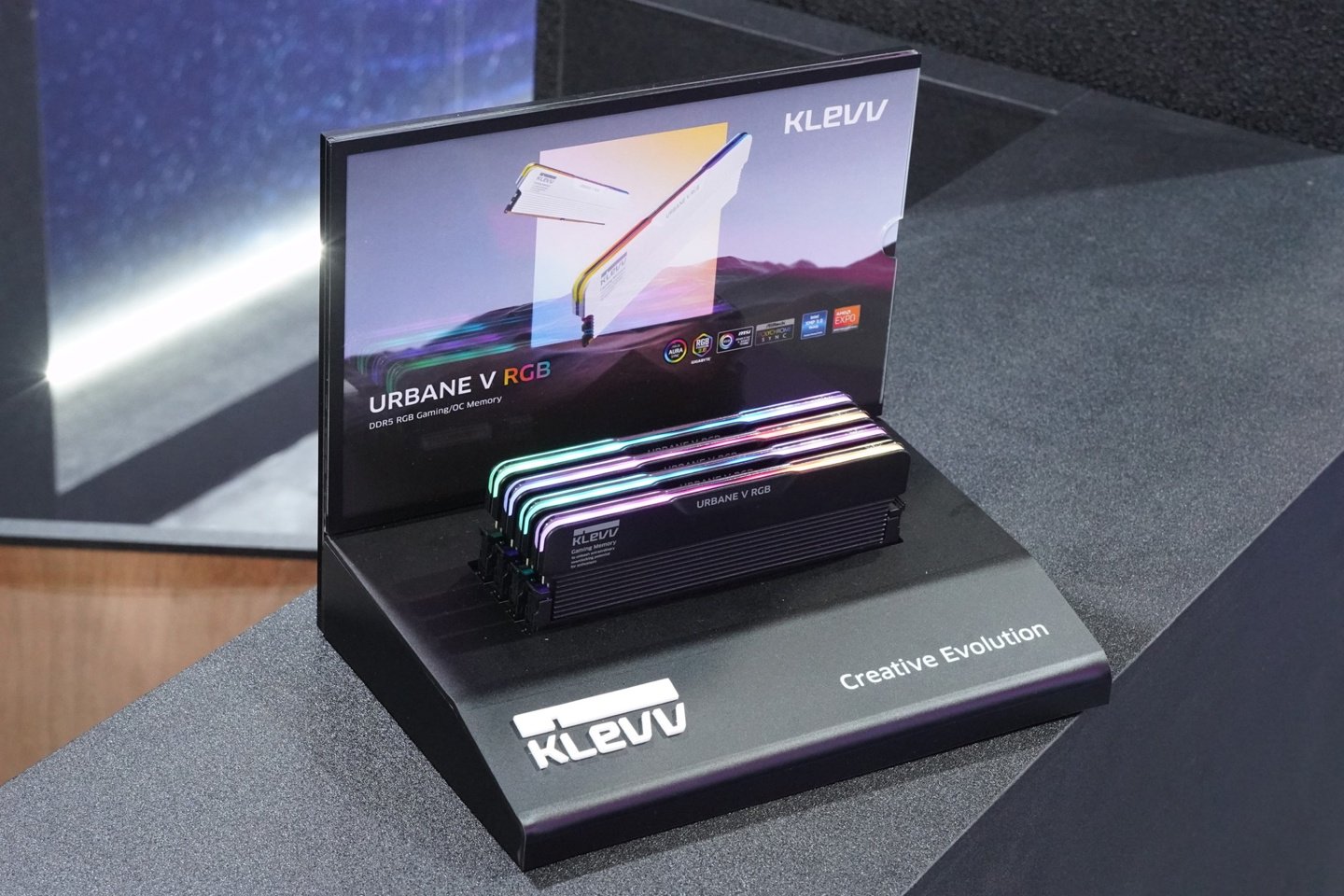 ▲ URBANE V RGB 质感黑