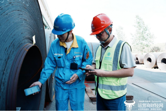 (湖北移动技术人员对厂区网络进行优化)