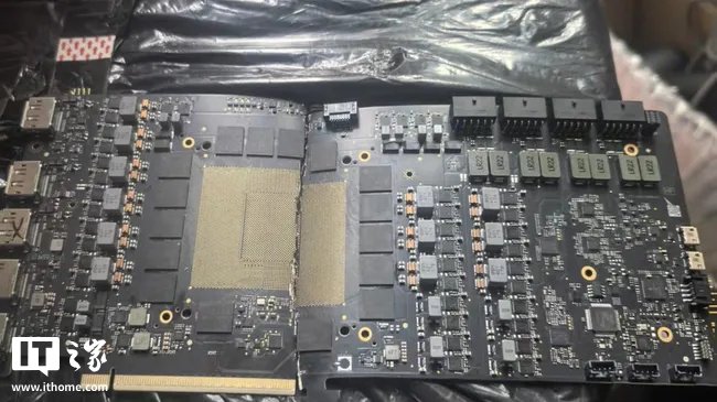NVIDIA RTX 5090启发图形卡原型：4 16