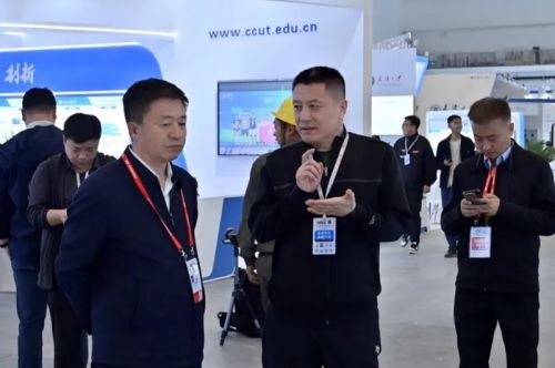 吉林省教育厅副厅长刘学军莅临指导