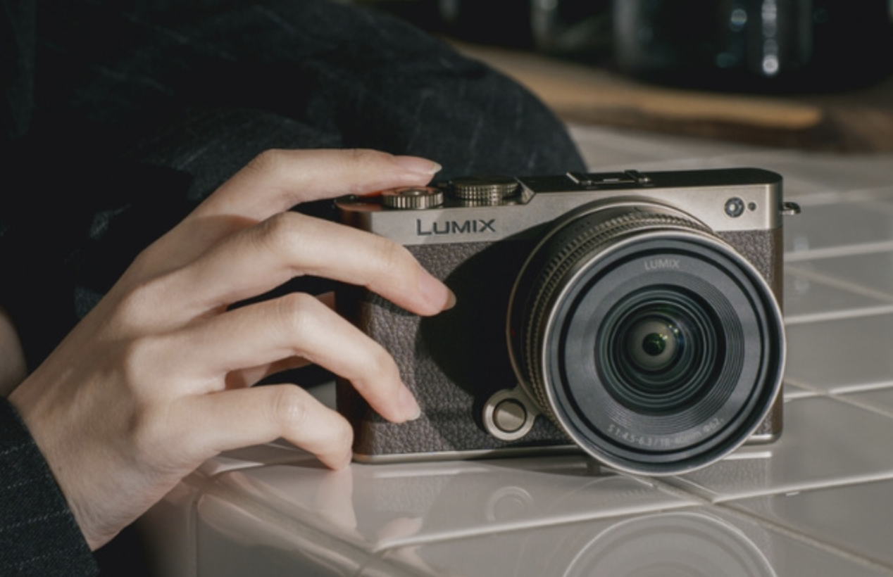 松下推出了Lumix S9相机的“钛”版本,引入了新的