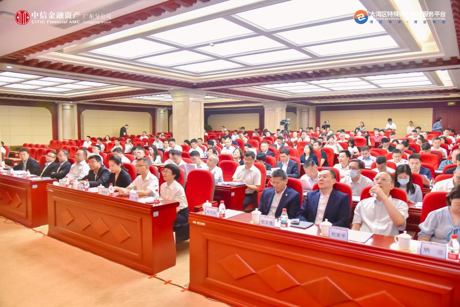 图1  湾区特资投资与做事合作定约大会暨“特聚慧眼”中信金融财富广东分公司专场路演动作现场