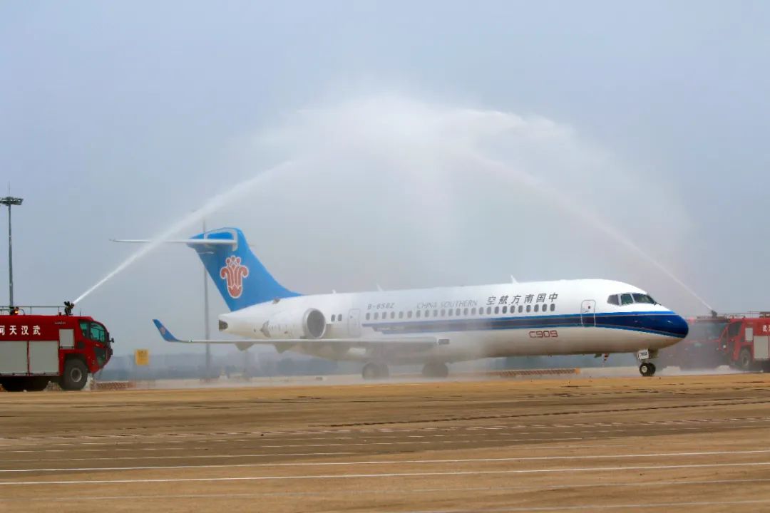 Sprint包括中国南部航空公司的国内生产飞机35TH