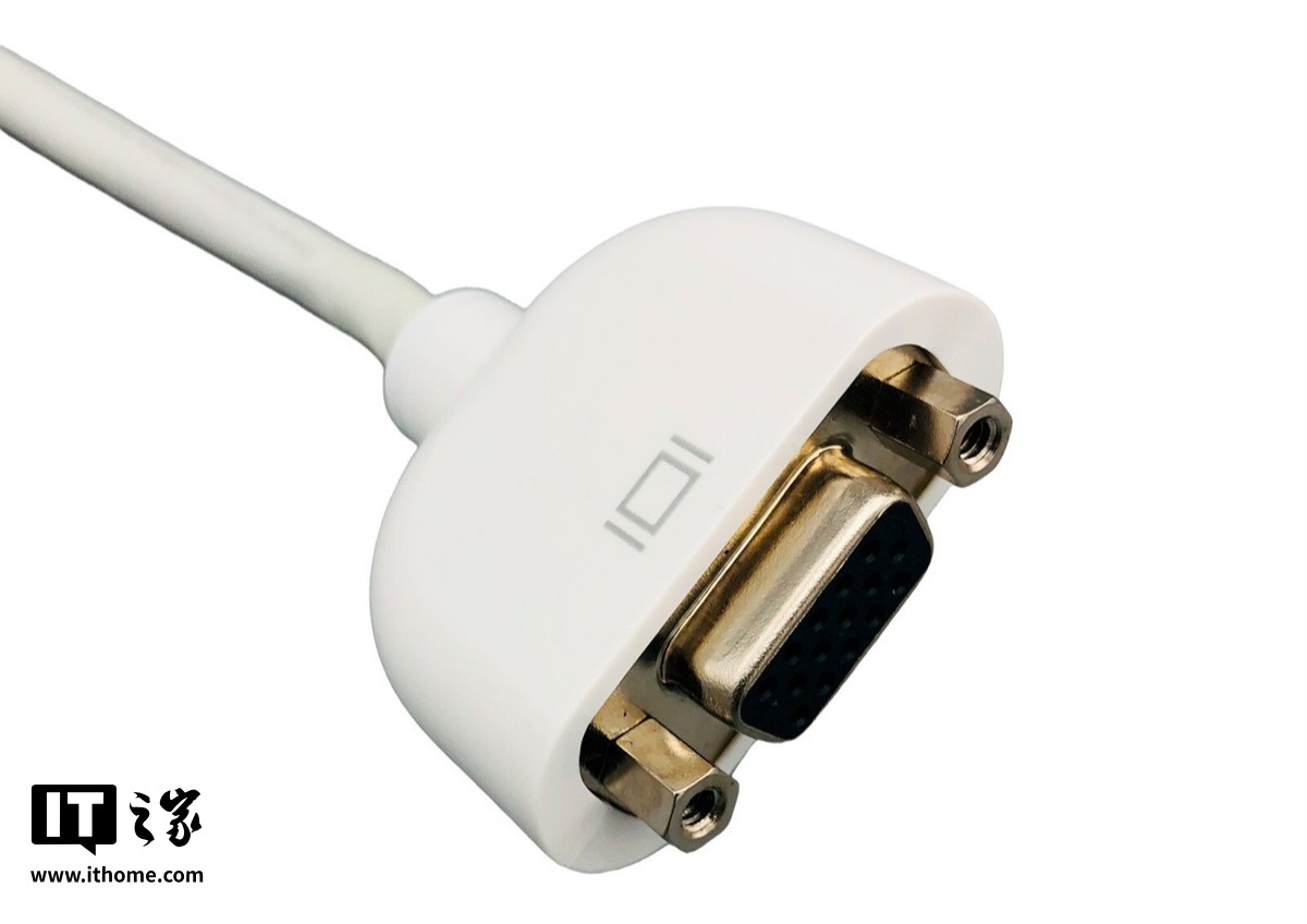 ▲ 苹果 miniVGA 转 VGA 适配器