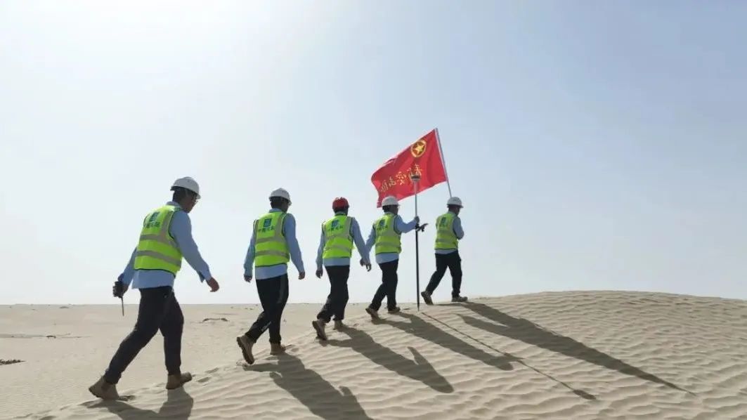 在“死亡之海”绘就亮丽“光”景