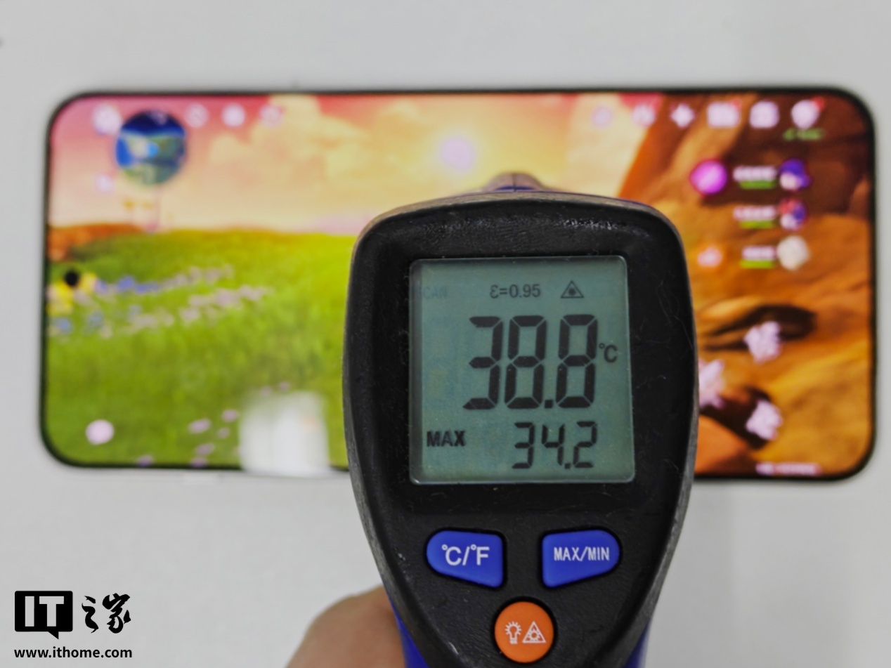 一加 Ace 5 至尊版《原神》游戏机身最高温度