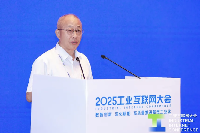 石家庄学院党委常委、副校长，河北省碳达峰碳中和研究会会长 姚振军