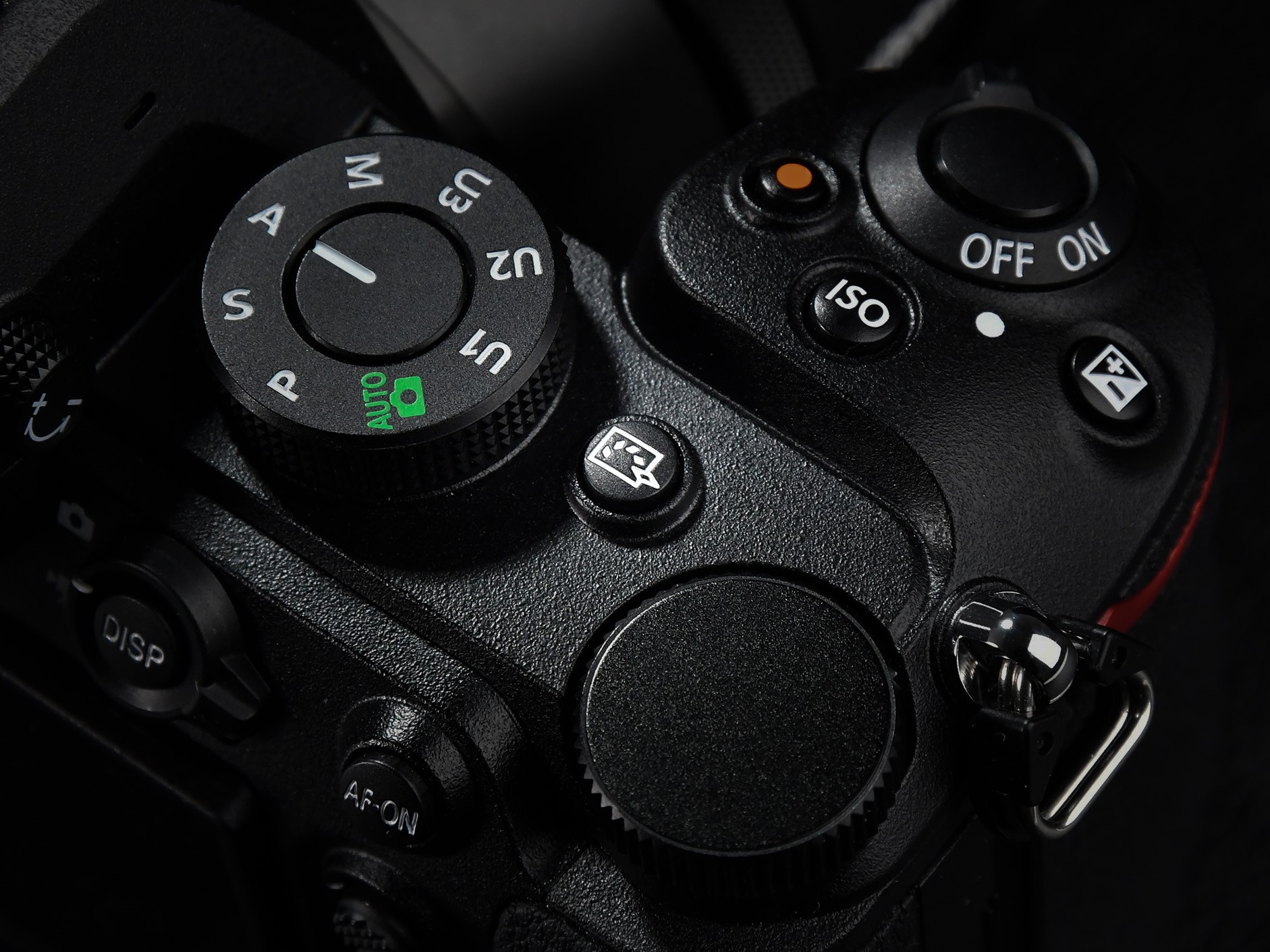 尼康Z5II右肩新增一枚优化校准按钮