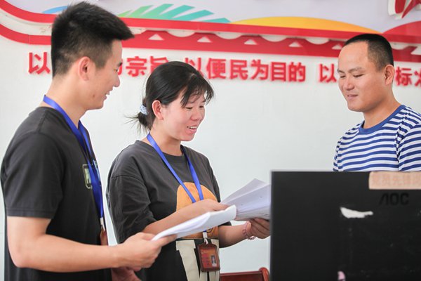 镜头丨监督推动农村基层干部廉洁履行职责