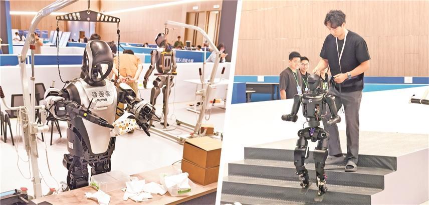 人形机器人正在进行抽取纸巾和上下台阶的训练。 陈雨康/摄