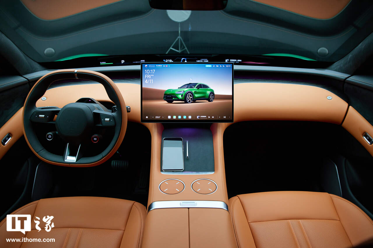 ▲ IT之家图赏：小米 YU7 Max「宝石绿」实拍