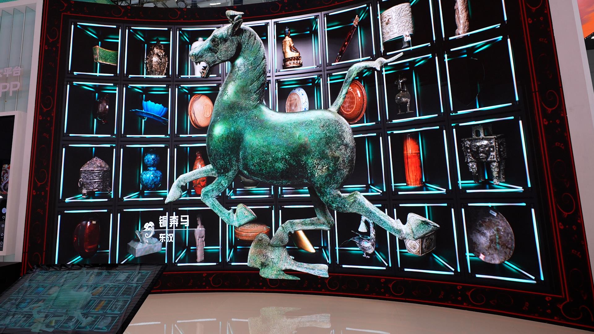 文博会现场裸眼3D展示图↑