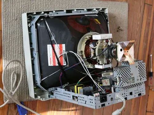 CRT电视内部的显像管