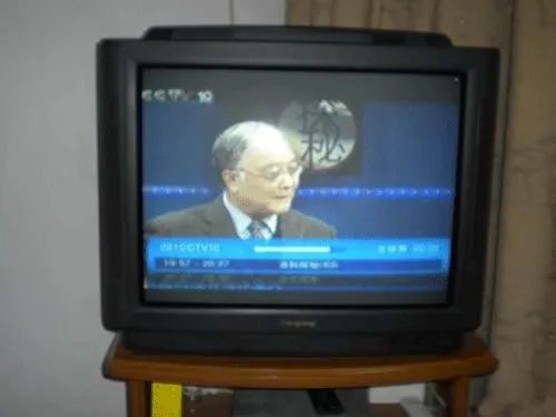 网友晒的1994年购入的长虹“红太阳一族”