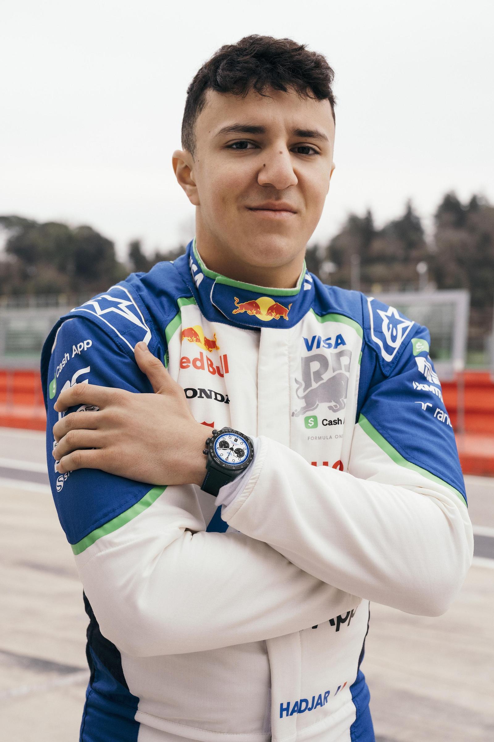 赛车手佩戴“碳纤25限定版”腕表