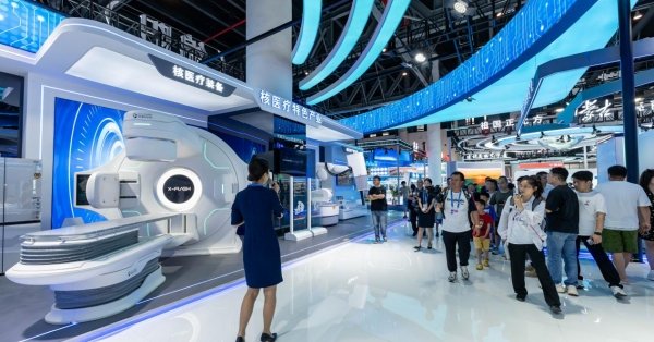 西博会绵阳馆-长虹FLASH核医疗设备展区