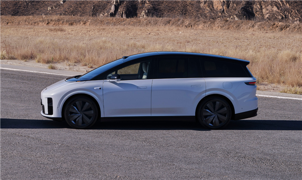 Li Xiang首次揭示了理想的汽车项目。这仅在年收入