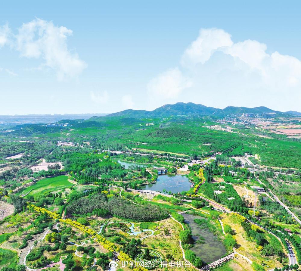 图为5月17日航拍的邯郸市丛台区大磨山公园.河北日报记者李佳泽摄