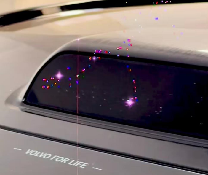 拍摄沃尔沃EX90的激光雷达产生的坏点