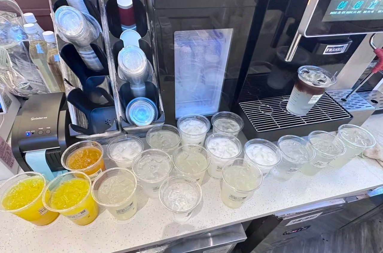 “爆单”时的操作台 图源：受访者供图