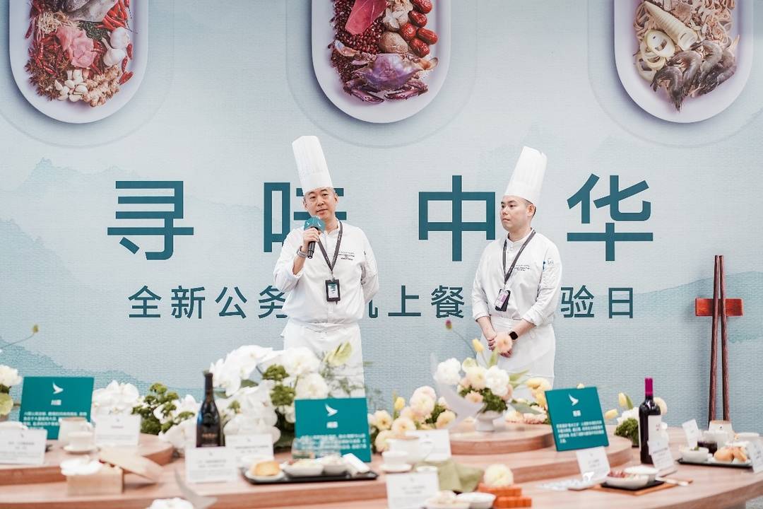 该航空公司以10,000米的高度拿出东方食品的美学