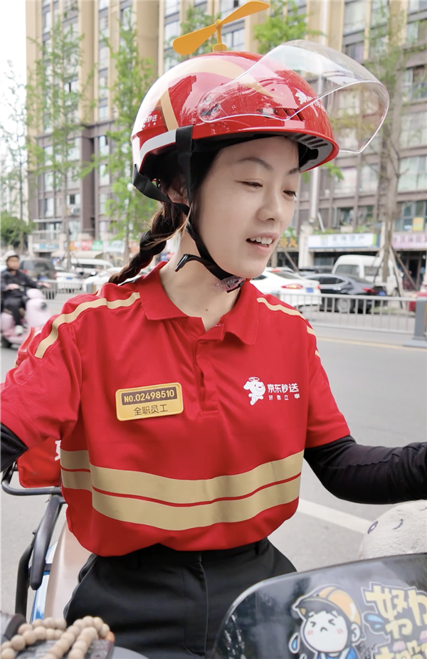 JD外卖全职骑手超过100,000：最漂亮的女骑手出现