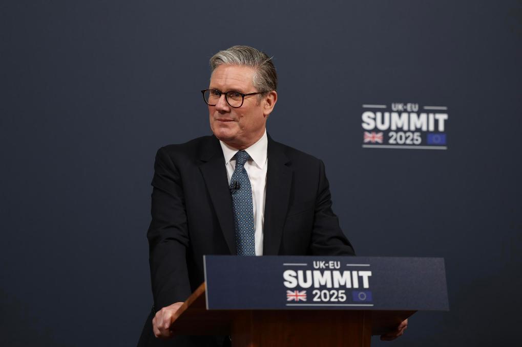 　　5月19日，英国首相斯塔默在伦敦与欧盟领导人举行会议后参加记者会。新华社发（英国首相府供图）